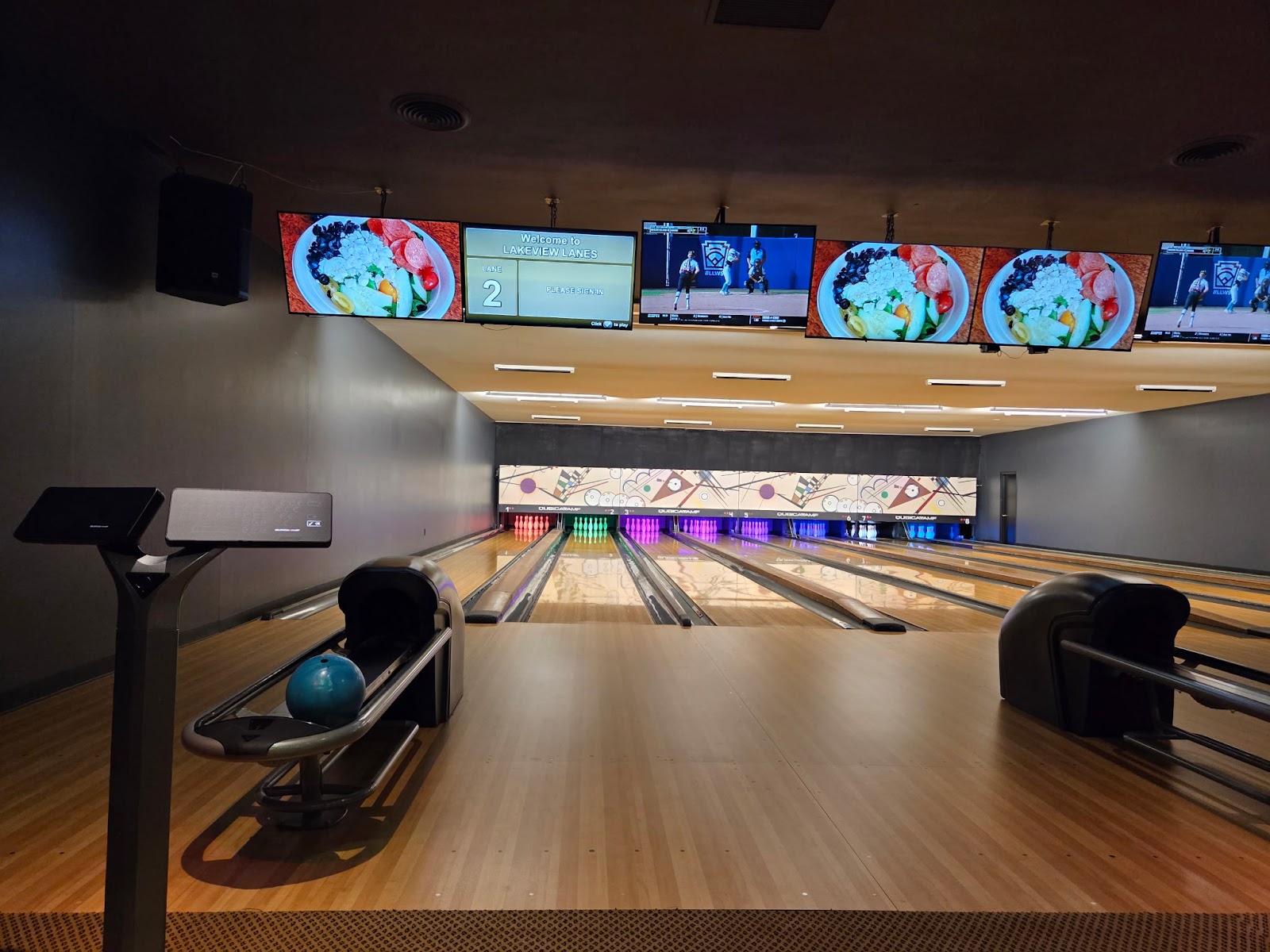 Alley's Pizza at Lakeview Lanes in Douglas