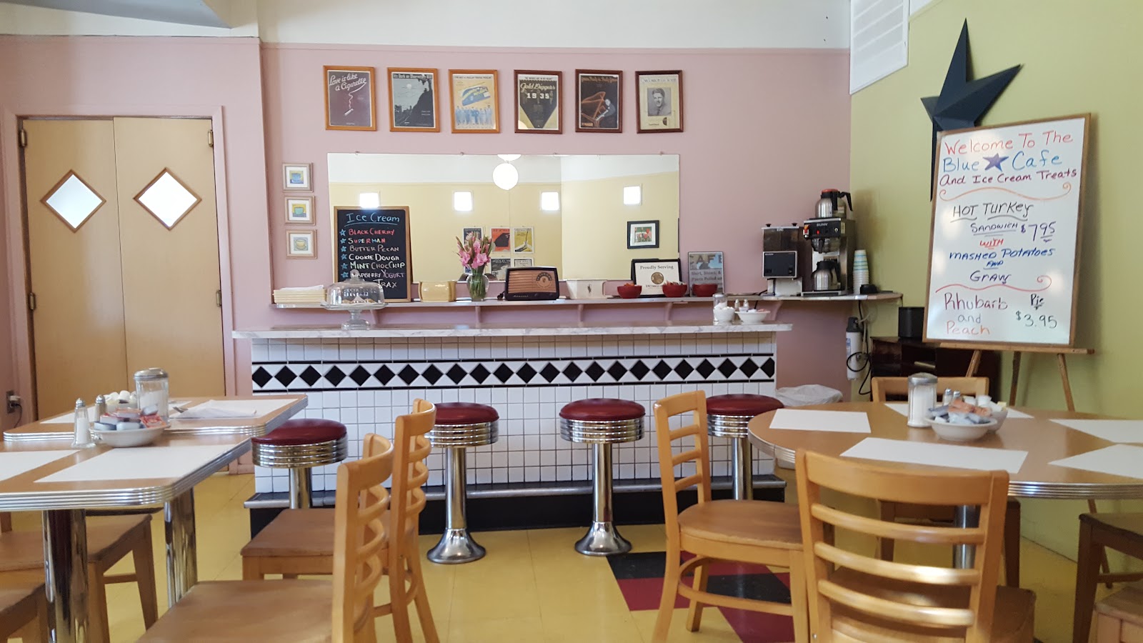 Blue Star Cafe & Ice Cream Treats in Douglas