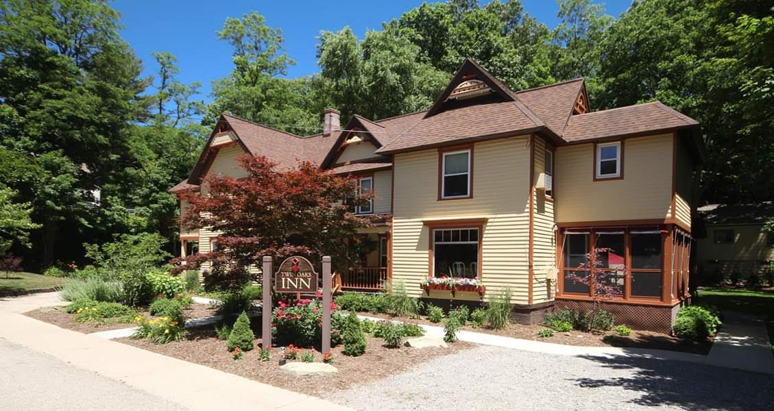 Twin Oaks Inn in Saugatuck